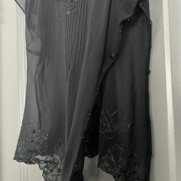 BCBG Maxazria 100% silk top. - Picture 4 of 5